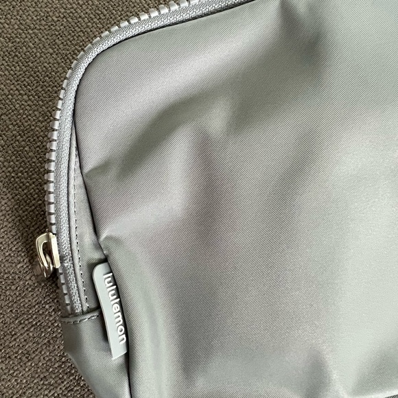 Lululemon Everywhere Belt Bag - RHIG Rhino Grey One Size Large - Picture 7 of 7
